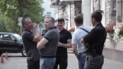 До посольства Італії в Києві прийшли друзі та побратими затриманого бійця (відео) До посольства Італії в Києві прийшли друзі та побратими затриманого бійця (відео)