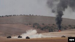 Турецкие войска и силы сирийской вооруженной оппозиции в районе границы с Турцией (24 августа 2016 года)