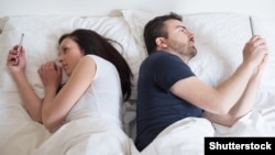 Гаджети позбавляють живого спілкування