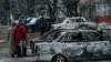 Спалені внаслідок обстрілу автомобілі. Маріуполь, 25 січня 2015 року