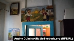 Картини в хаті пана Зіновія яскраво говорять про свого господаря