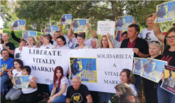 Громада українців під час акції на підтримку солдата і його родини, 14 жовтня 2019 року, Толентіно