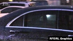 Штори на вікнах відкриті – Вадима Столара в автівці немає