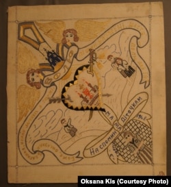 «На спомин діточкам». Вишивка Анни Хом’як, створена у таборі в Норильську, 1948 р. Експозиція Тернопільського історико-меморіального Музею політв’язнів