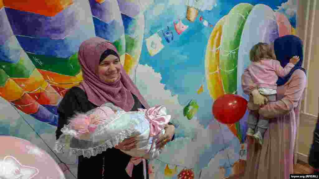 Пока российские власти удерживают крымского татарина, фигуранта второго симферопольского «дела Хизб ут-Тахрир» Раима Айвазова в заключении, у него родилась дочь