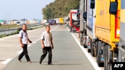 Грузовики на пограничном переходе между Сербией и Хорватией