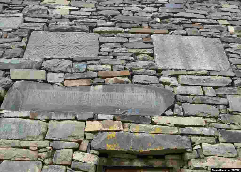 Мажгиталъул къед – гIараб хъвай-хъвагIаялда цадахъго лъун руго мажусиязул заманалъул гIаламатал рикIарал ганчIалги. Лъахъ