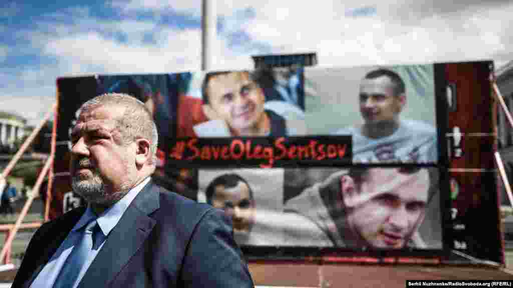 Зокрема, народний депутат, голова Меджлісу кримськотатарського народу Рефат Чубаров закликав зробити все, щоби звільнити з російських в’язниць всіх громадян України