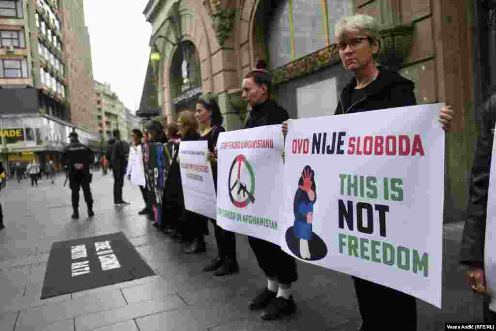 Asošijejtid Pres (AP) izvestio je 18. septembra da su talibani umesto ministarstva za žene uveli "ministarstvo za sprečavanje poroka i promociju vrlina" sa ciljem da nametnu rigidno tumačenje islama.  