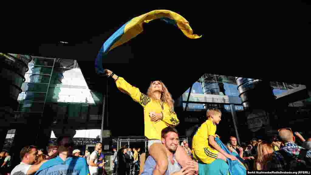 &laquo;Україна понад усе!&raquo; &ndash; скандували вболівальники