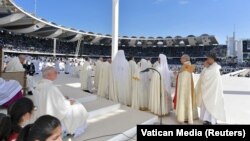 За оцінками влади ОАЕ, на месу 5 лютого зібралися понад сто тисяч людей