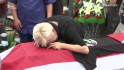 Як у Білорусі прощалися з активістом, зниклим після акції протесту і знайденим через 10 днів повішеним Як у Білорусі прощалися з активістом, зниклим після акції протесту і знайденим через 10 днів повішеним