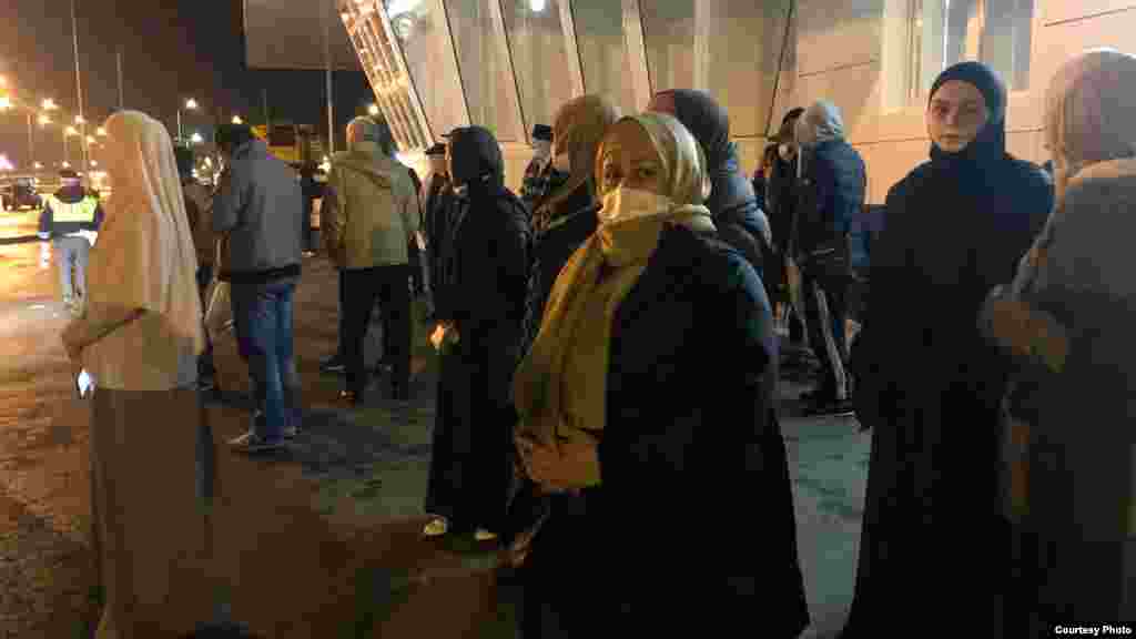 2 листопада кримські активісти виїхали до Ростова-на-Дону, щоб висловити солідарність із сім'ями політв'язнів. Вранці 3 листопада в Південному окружному військовому суді мали винести вирок фігурантам красногвардійської групи «справи Хізб ут-Тахрір»