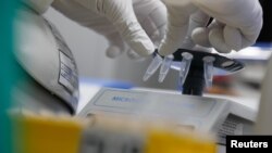 У РНБО нагадали, що спеціальних ліків проти коронавірусної інфекції COVID-19 поки що немає, зараз під час цього захворювання проводять лише симптоматичне лікування