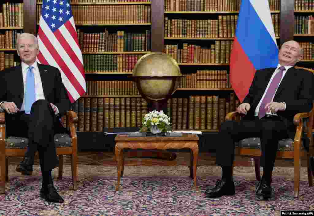 Președintele SUA, Joe Biden, și Putin se întâlnesc la summitul SUA-Rusia de la Geneva, pe 16 iunie 2021, la peste șapte ani de la anexarea de către ruși a Crimeii și cu ceva mai mult de jumătate de an înaintea invaziei pe scară largă din Ucraina. De atunci, Putin a luat o lungă pauză la summituri cu americanii.