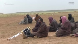 Люди покидают последний оплот "Исламского государства" Люди покидают последний оплот "Исламского государства"