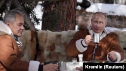Владимир Путин и Сергей Шойгу в сибирской тайге 21 марта 2021 г.
