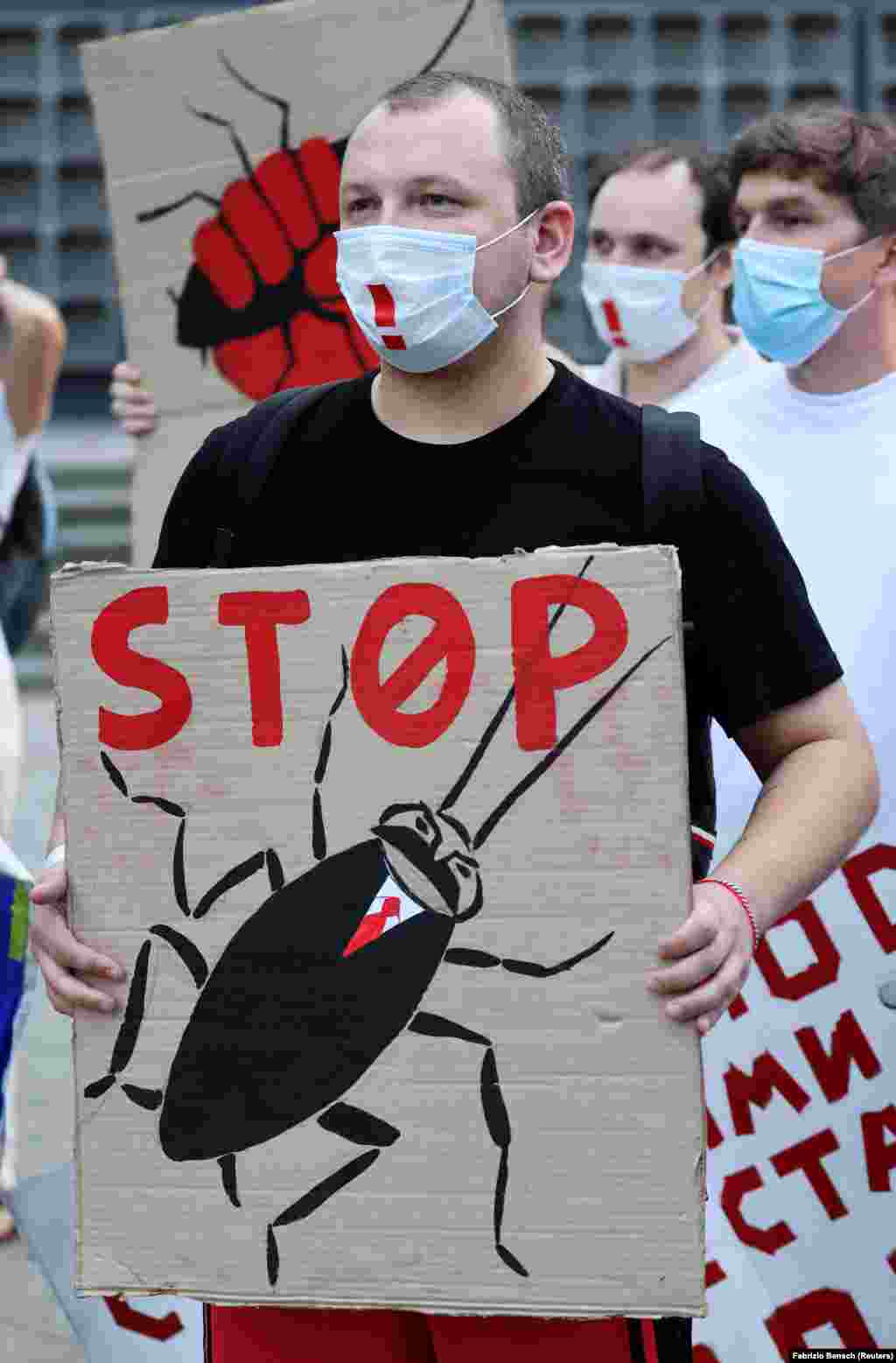 Протестувальники дуже часто порівніють образ президента Олександра Лукашенка з образом таргана, комахою, яка відома своєю неймовірною живучістю. Перед виборами та після них у Білорусі та інших країнах, зокрема Україні, набув популярності рух «Стоп Тарган!»