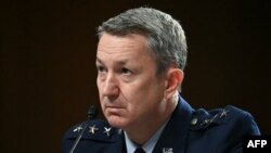 Перед цим Сенат також ухвалив окреме рішення про повернення Кейна на військову службу