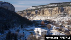 Снег в долине высохшей реки: зима на окраине Бахчисарая (фотогалерея)