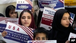 Okupljanje avganistanskih izbeglica u Islamabadu pošto je Vašington 24. januara obustavio američki program za prijem izbeglica.