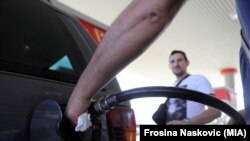 АЗС таким чином реагують на запроваджені урядом граничні торговельні надбавки на пальне