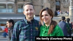 Vida Mehrannia (right) said her husband, Ahmadreza Djalali (left), was protesting at being left out of Sweden's prisoner swap deal with Iran. (file photo)