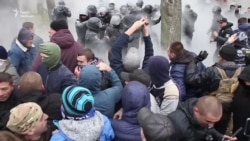 В Одесі протест проти забудови переріс у сутички з поліцейськими (відео) В Одесі протест проти забудови переріс у сутички з поліцейськими (відео)
