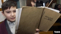 Россия. Чита. Свидетели Иеговы на воскресном конгрессе (молебен). 2006 год