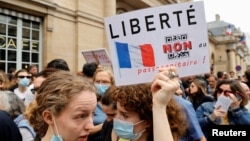Акция против введения санитарных пропусков, Париж, 17 июля 2021 года