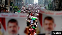 У Каїрі тривають акції протесту прихильників поваленого президента Єгипту, 30 липня 2013 року