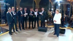 Відео: Анґела Меркель співає з грузинським хором Відео: Анґела Меркель співає з грузинським хором