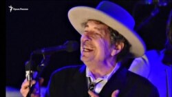 Против войн и милитаризма: Боб Дилан получил Нобелевскую премию по литературе (видео) Против войн и милитаризма: Боб Дилан получил Нобелевскую премию по литературе (видео)