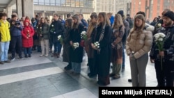 Митинг памяти жертв школьной стрельбы перед зданием суда в Белграде, 30 декабря 2024 г.