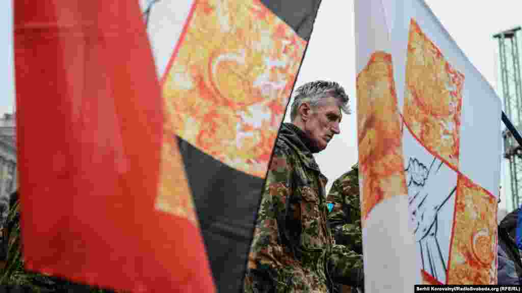 На віче присутні представники добровольчого батальйону «ОУН»