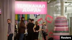 8 грудня мовлення телеканалу «Дождь» в Латвії, Литві та Естонії було припинено