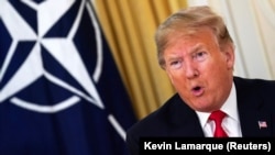 Дональд Трамп на переговорах в НАТО в 2019 году