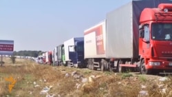 Crimean Tatars Block Roads To Crimea