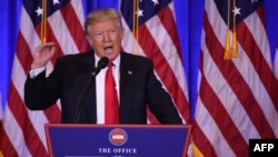 Избранный президент Дональд Трамп выступает на пресс-конференции в Трамп-тауэр на Манхэттене в Нью-Йорке