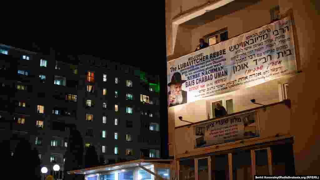 Дома на улице Пушкина почти полностью заняты хасидами 