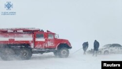 Міненерго повідомило 3 грудня, що через негоду без електропостачання залишилися понад пів тисячі населених пунктів