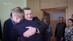 В поисках адресанта. Ахтем Чийгоз нашел школьника, написавшего ему в тюрьму (видео) В поисках адресанта. Ахтем Чийгоз нашел школьника, написавшего ему в тюрьму (видео)