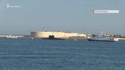 В Севастополе на репетиции парада заглох плавающий БТР (видео) В Севастополе на репетиции парада заглох плавающий БТР (видео)