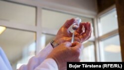 Priprema za vakcinaciju AstraZenecom na Kosovu, mart 2021. godine