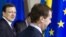 Председатель Еврокомиссии Жозе Мануэль Баррозу и президент России Дмитрий Медведев, по мнению некоторых экспертов, "технически готовы" открыть границы.