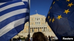 На переговорах Греция исходит из повышения налогов, а кредиторы – из сокращения нынешних расходов ее бюджета.