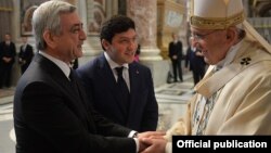Серж Саргсян и папа Франциск в Ватикане, 12 апреля 2015 г.