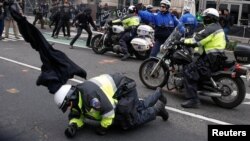 Сутички маж активістави та поліцією у Вашингтоні, 20 січня 2017 року