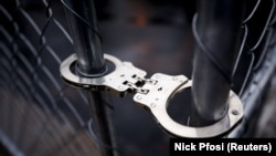 Наразі чоловіку повідомлено про підозру у держазраді та незаконному поводженні з вибуховими речовинами і бойовими припасами.