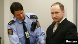 Андерс Брейвик в суде в Осло. 16 апреля 2012 г